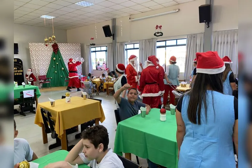  Uma festa foi realizada para marcar o final do ano 