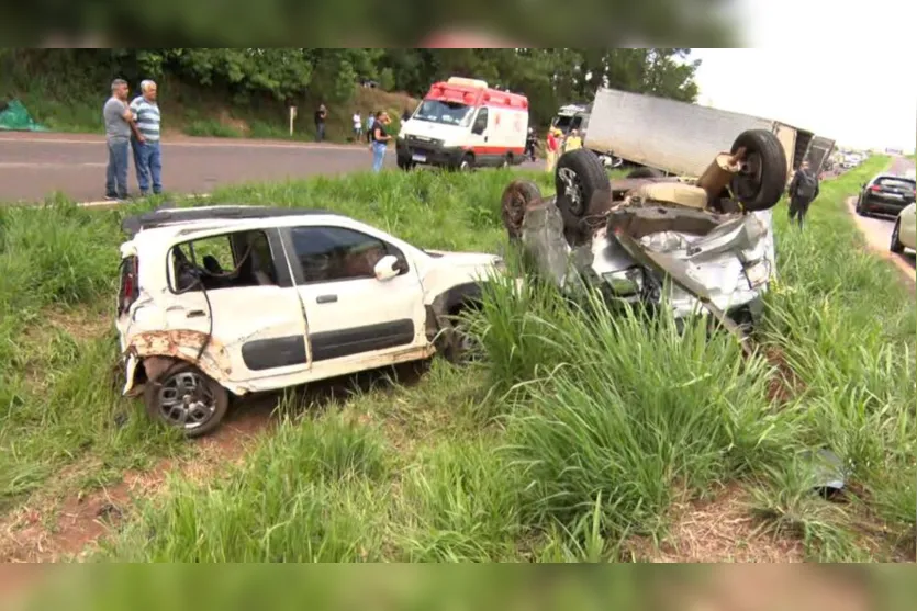 Vídeo: Caminhão na contramão causa acidente com 11 veículos no PR