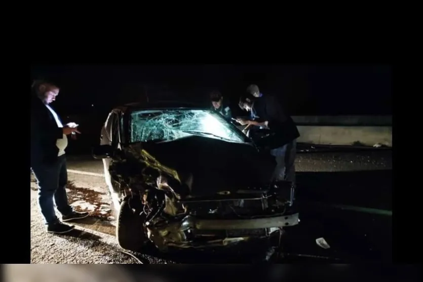  A colisão frontal acoteceu na noite desta sexta-feira (20). 