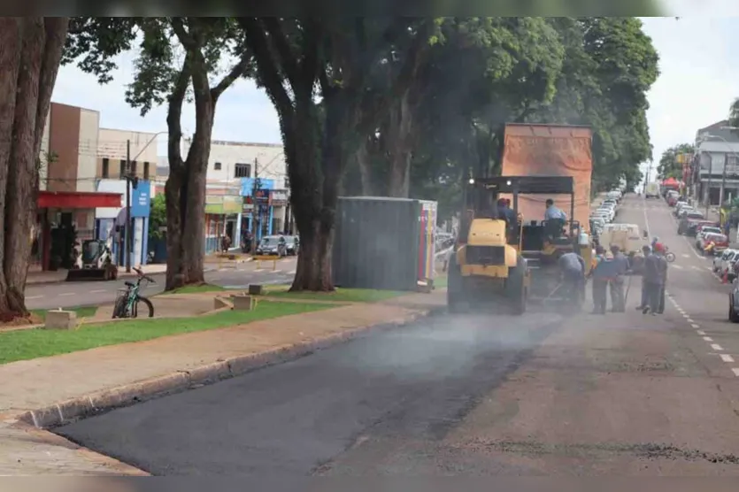  A obra é executada no canteiro da Avenida Brasil, entre a Fatec e a Praça Manoel Teodoro da Rocha / Fotos: Assessoria de Imprensa - Prefeitura de Ivaiporã 