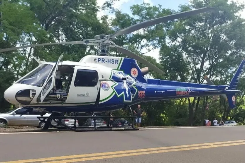 Caminhoneiro fica em estado grave após tombamento no Paraná