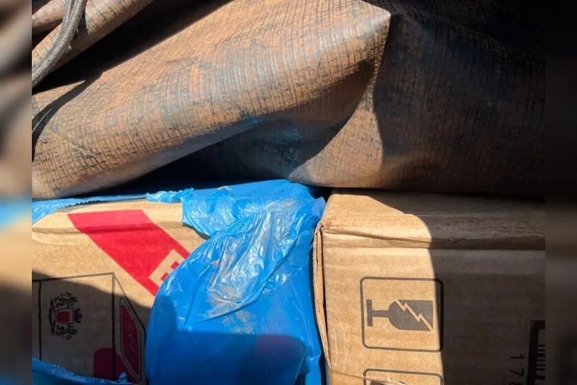 Cerca de 600 caixas de cigarros são apreendidas na PR-272