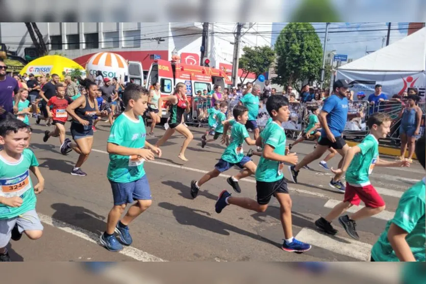  Corrida contou com diversas crianças neste sábado 