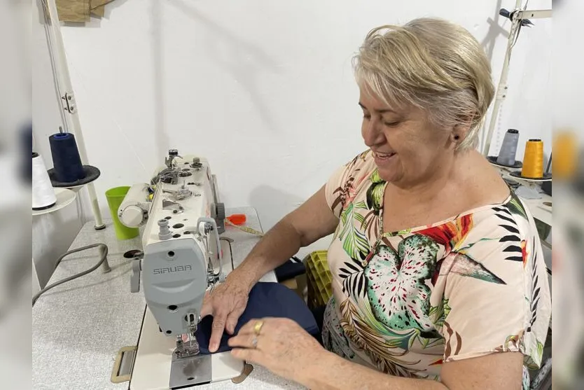  Dirce Homenhuki trabalha há mais de 40 anos no ramo da costura 
