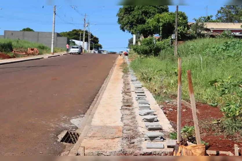  Em cinco meses, a Prefeitura de Ivaiporã concluiu as obras de galerias de águas pluviais, meio fio e de asfalto em 34 quadras 