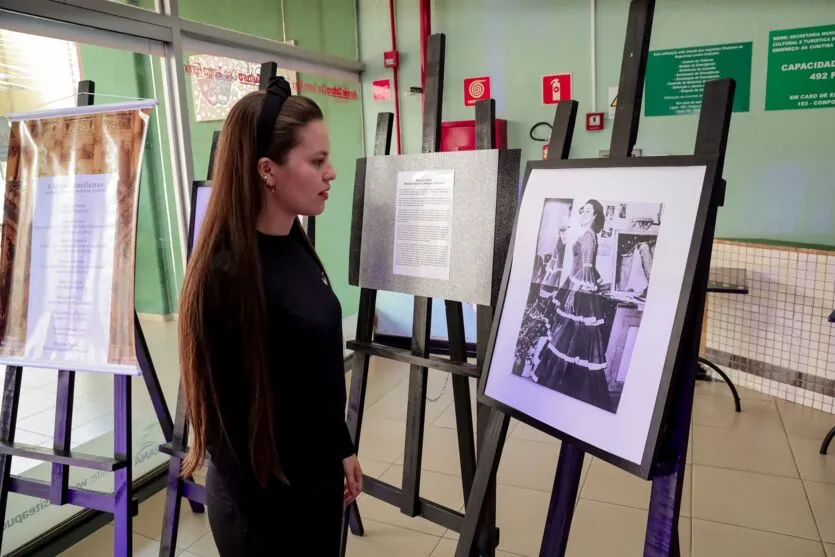 Exposição reúne quadros de mulheres afrodescendentes no Cine Fênix