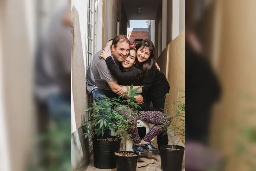  Fábio, Clárian e Cidinha enfrentaram longa jornada para ter acesso a medicamentos à base de cannabis 