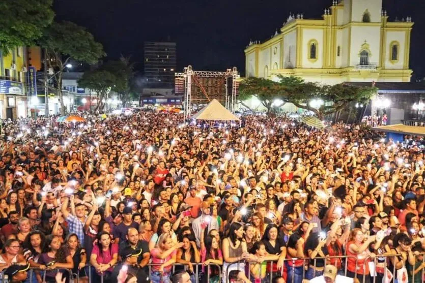  Milhares de pessoas prestigiaram o show de Guilherme e Benuto nesta sexta 