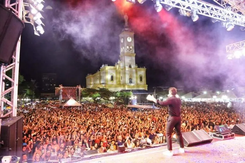  Milhares de pessoas prestigiaram o show de Guilherme e Benuto nesta sexta 