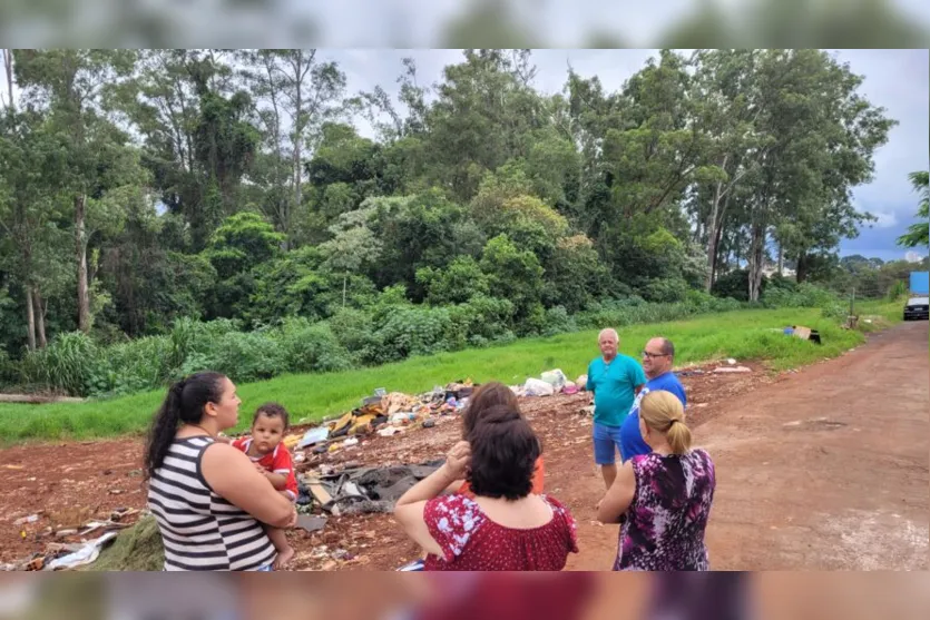  Moradores afirmam que a prefeitura realiza limpezas constantes, mas a situação não muda 