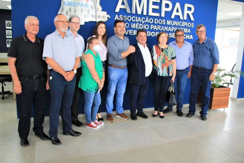  Nesta segunda-feira (30), o prefeito de Arapongas, Sérgio Onofre, foi reeleito presidente da Associação dos Municípios do Médio Paranapanema (Amepar) 