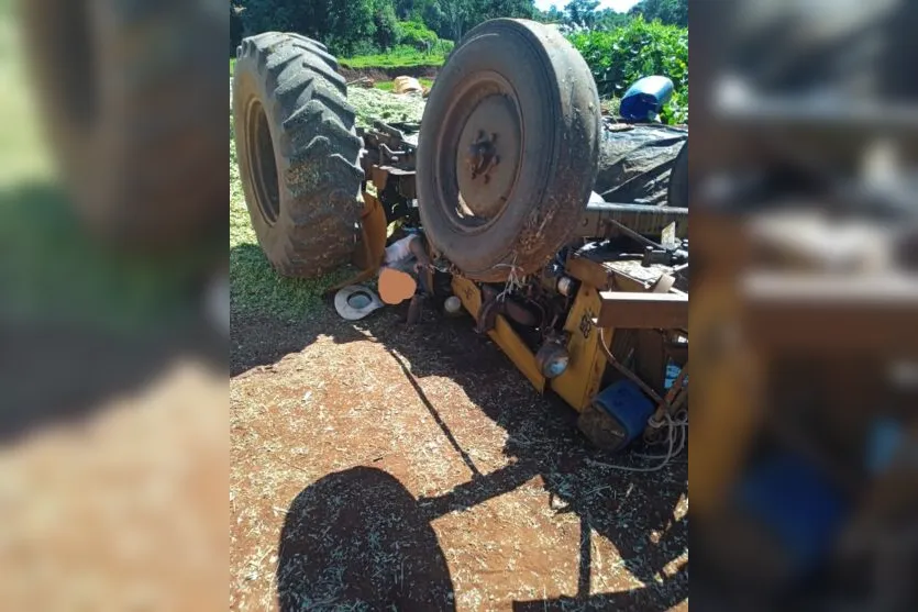  O agricultor realizava um trabalho de silagem 