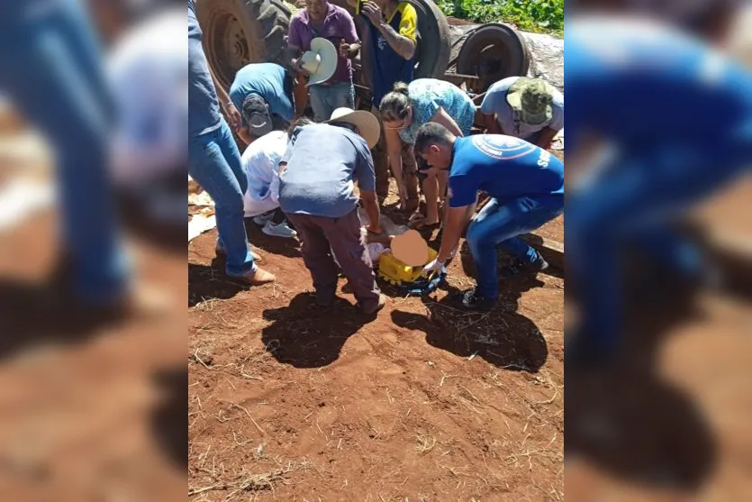  O agricultor realizava um trabalho de silagem 