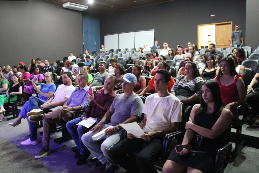  O ato aconteceu no auditório do Senai, na Rua Guaratinga 