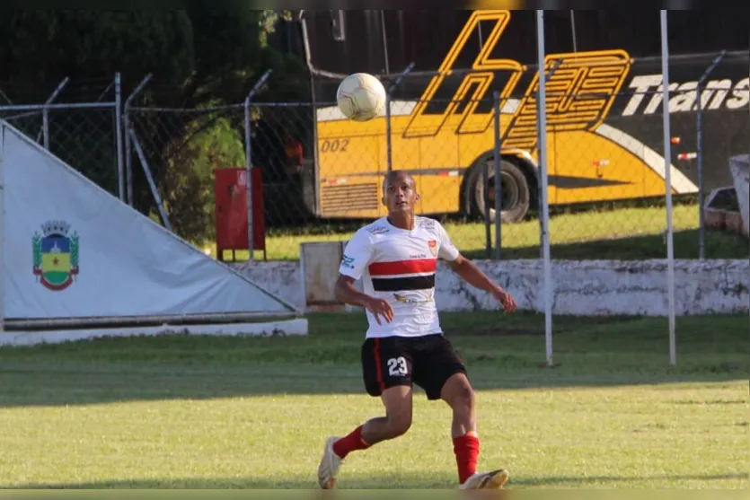  O jogador de futebol Apucarana, Lucas Braciani, de 20 anos, passou recentemente em um teste para integrar um time de Acapulco, no México 