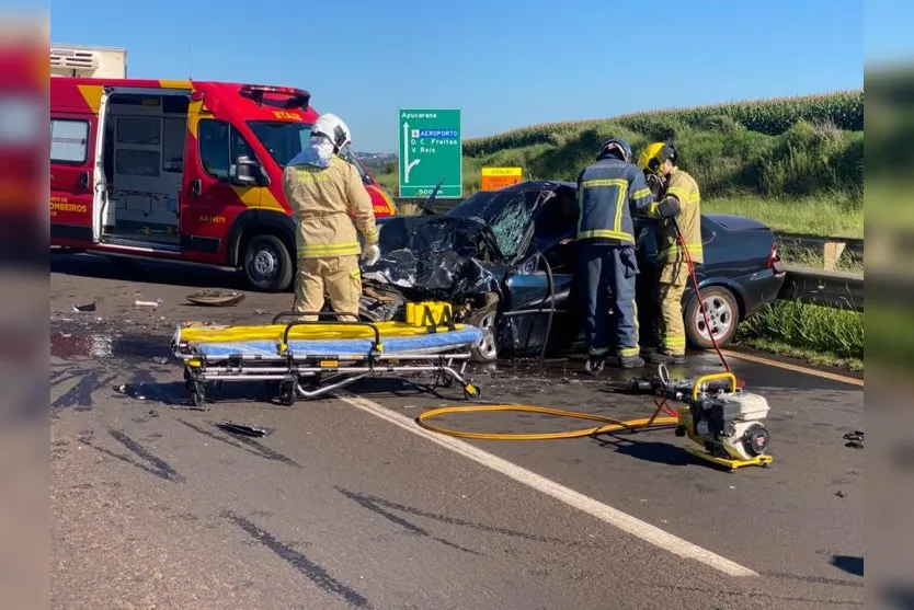  O motorista do Vectra ficou preso nas ferragens 