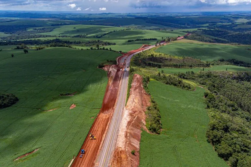  Obras de duplicação da PR-445, ligando os municípios de Londrina e Mauá da Serra, na região norte do Paraná 