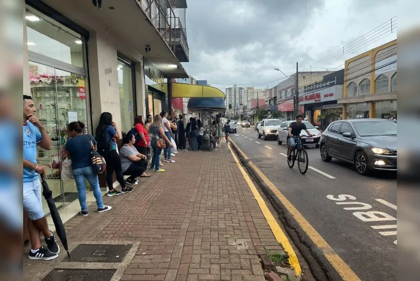  Os pontos de ônibus ficaram lotados e os moradores da cidade, mesmo apoiando o movimento, reclamaram. 