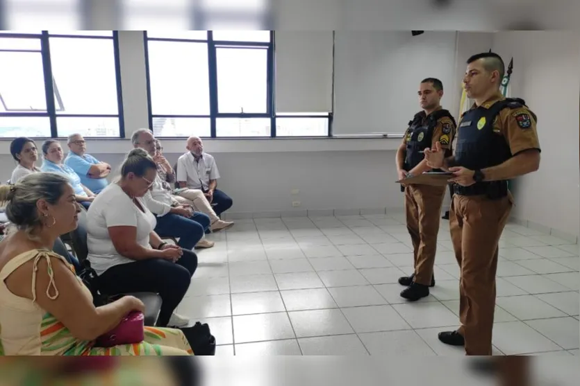 PM Apucarana realiza palestra sobre prevenção de crimes para lojistas