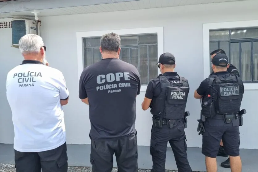 Policiais cumprem mandados contra pessoas de tornozeleiras no litoral