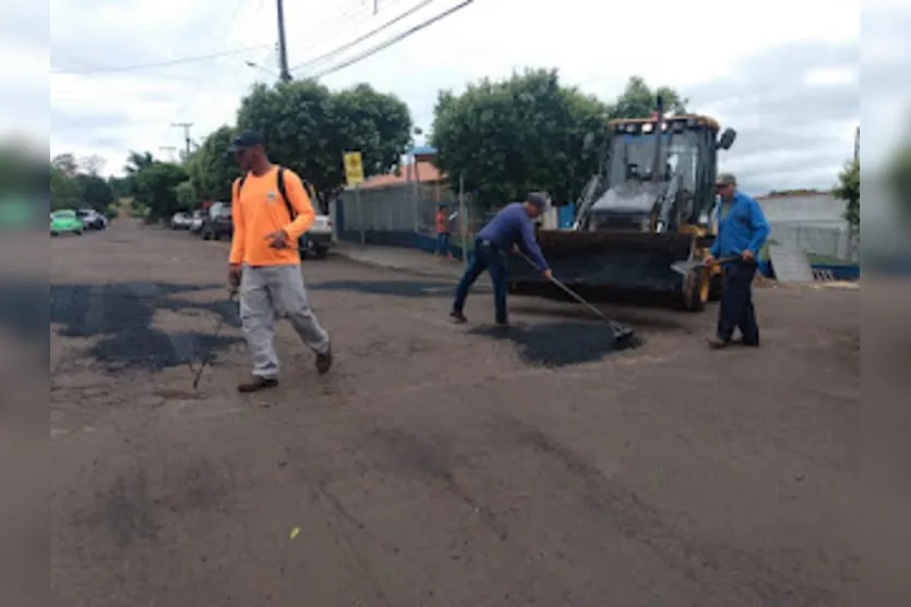 Prefeitura realiza operação 'tapa buracos' e anuncia obras de recape