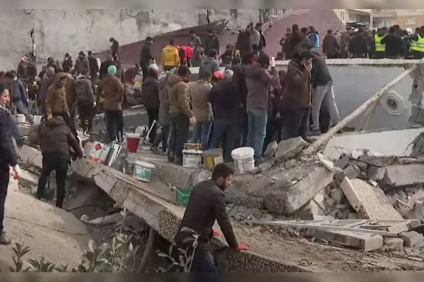 Terremoto atinge Turquia e Síria, e deixa mais de 1,6 mil mortos