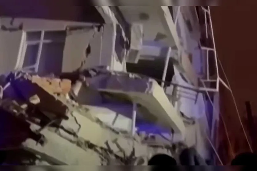  Terremoto de magnitude 7.9 atingiu a região da Turquia 