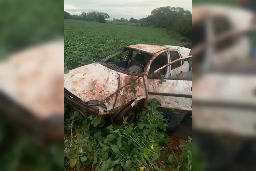  Veículo foi parar no meio de uma plantação 