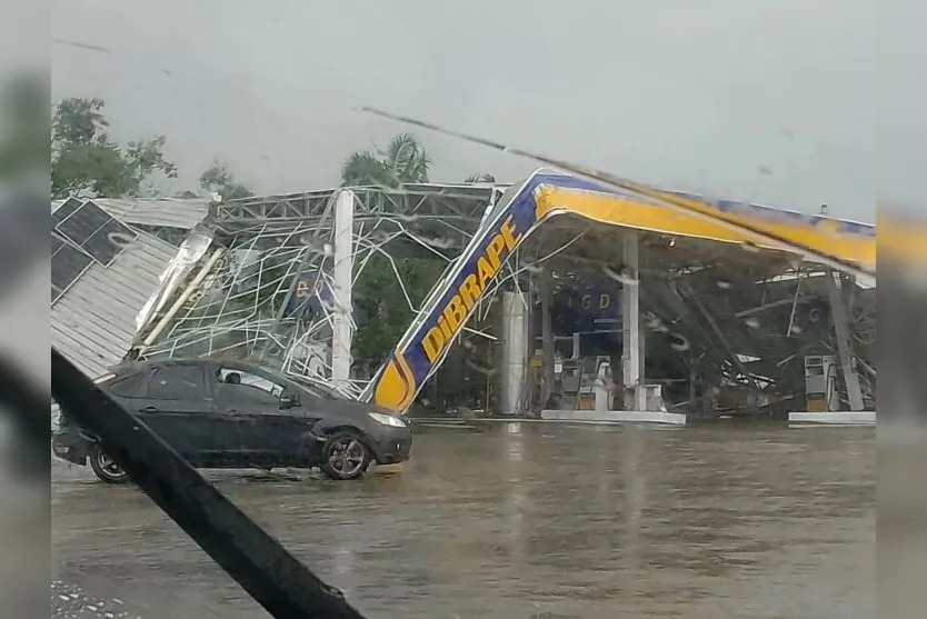  A cidade foi atingida pelo temporal na tarde desse domingo (26) 