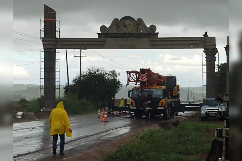  A estrutura é construída no sentido de quem chega de São João do Ivaí 