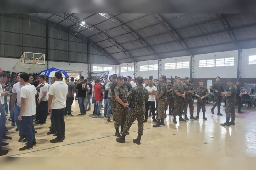  A segunda edição do feirão aconteceu das 8h às 12h no ginásio de esportes do 30°BIMec 