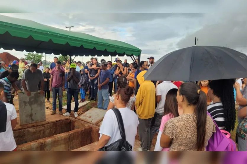  Acidente entre trem e ônibus aconteceu na manhã desta quinta-feira (9) 