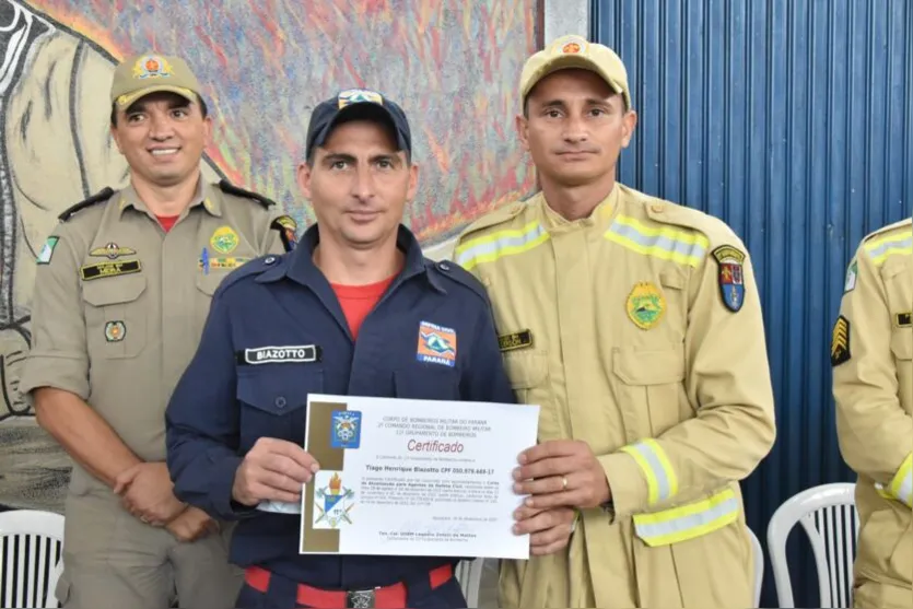 Agentes da Defesa Civil de Jandaia e Mandaguari recebem certificado