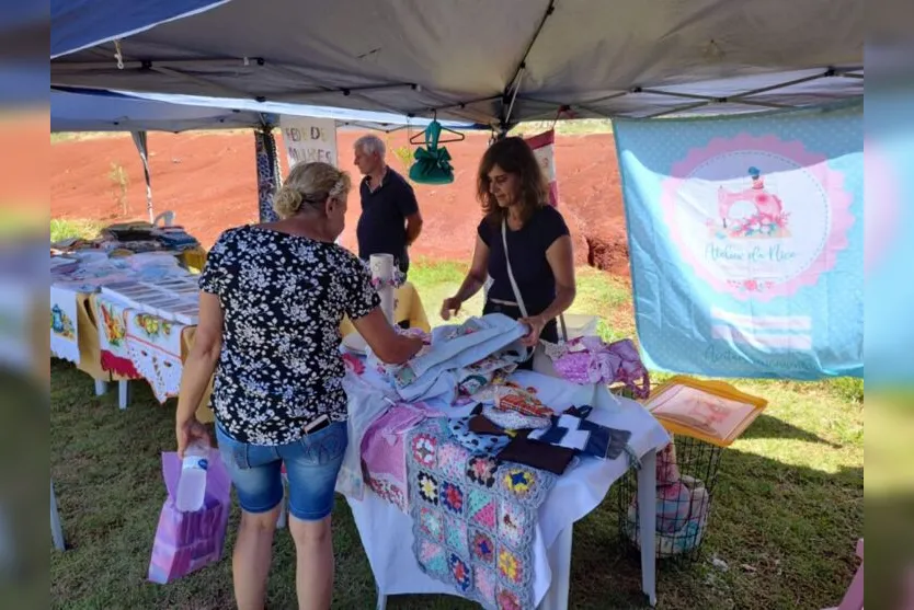  As mulheres contaram com uma feira de artesanato 