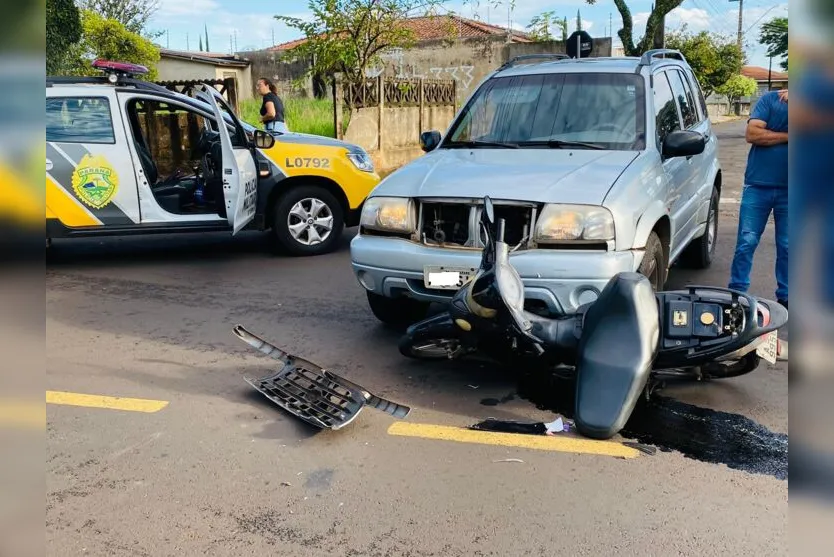 Carro derruba motocicleta; mãe e filha ficam feridas em Apucarana