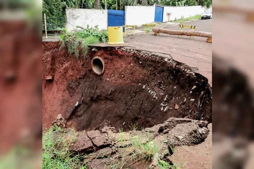 Chuva constante causa estragos em rua de Apucarana