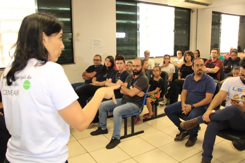  Com uma aula inaugural, nesta quinta-feira, 02, foi lançado oficialmente o projeto de Libras 