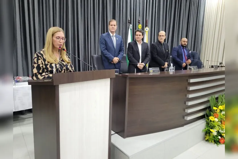  Coube à secretária Denise Canesin falar em nome da administração municipal 