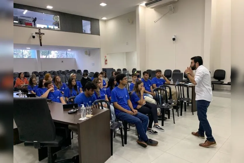 Estagiários do CIEE aprendem sobre cidadania e participação na Câmara