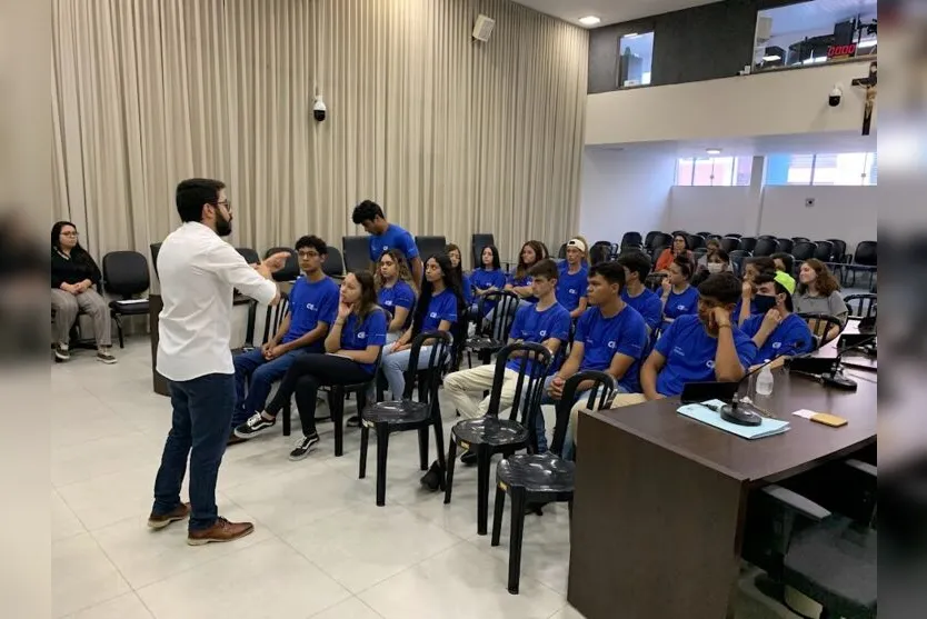 Estagiários do CIEE aprendem sobre cidadania e participação na Câmara