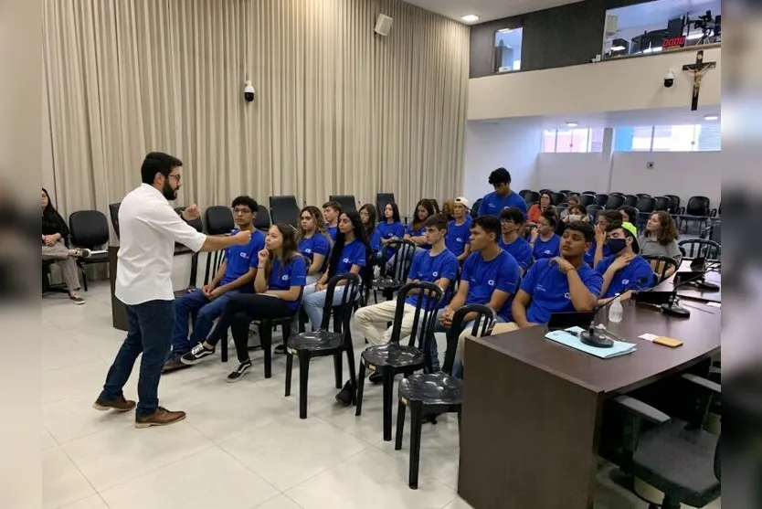 Estagiários do CIEE aprendem sobre cidadania e participação na Câmara