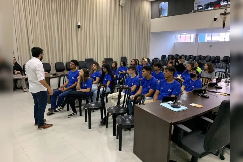 Estagiários do CIEE aprendem sobre cidadania e participação na Câmara