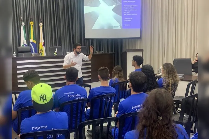 Estagiários do CIEE aprendem sobre cidadania e participação na Câmara