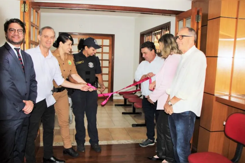  Foi inaugurada na manhã desta segunda-feira (13), em Arapongas, a Casa de Acolhimento para Mulheres Vítimas de Violência 
