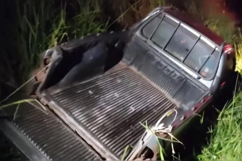 Motorista de 59 anos morre após capotar picape na BR-376