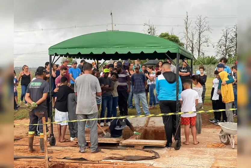  No Cemitério Novo, com uma grande comoção, familiares e amigos deram o último adeus 