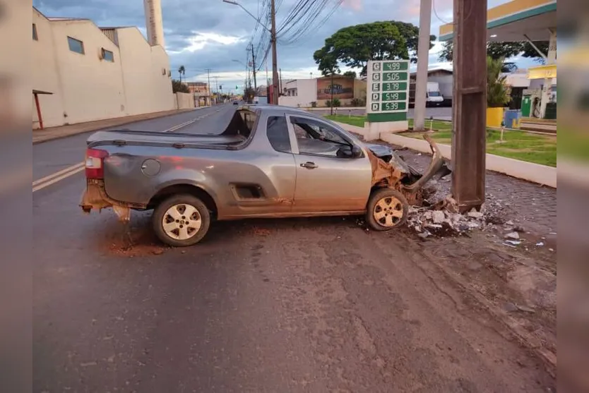  O acidente aconteceu no começo da manhã deste domingo (19), por volta das 5h30 