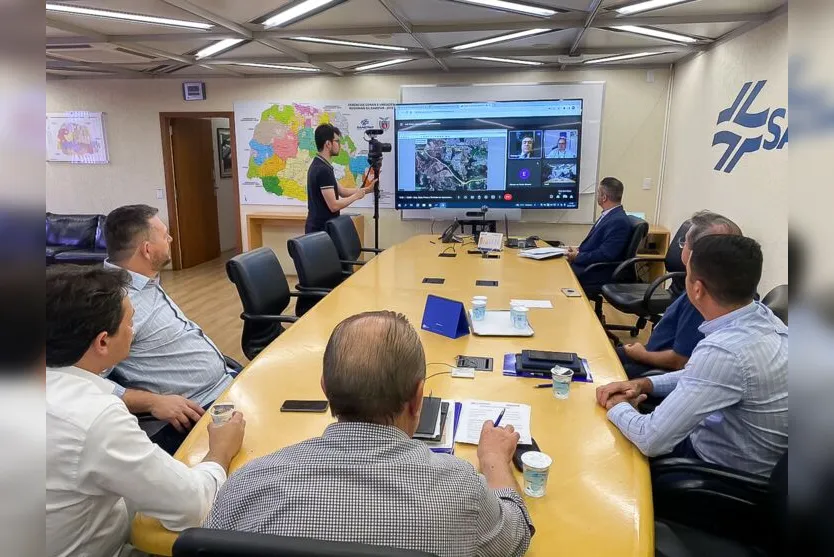 Prefeito assina contrato para implantação da rede de esgoto em bairros