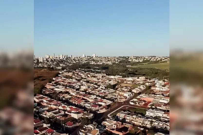 Prefeito assina contrato para implantação da rede de esgoto em bairros