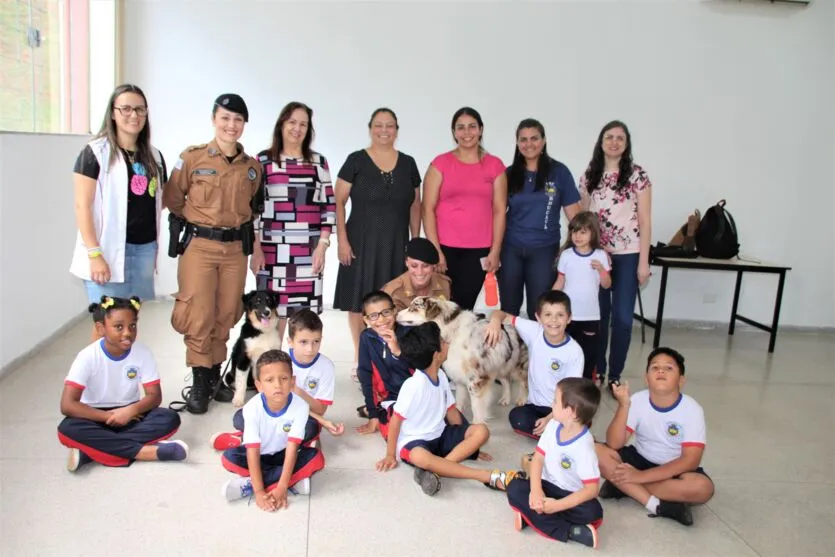 Projeto 'Cão Amigo' chega à rede municipal de educação de Apucarana